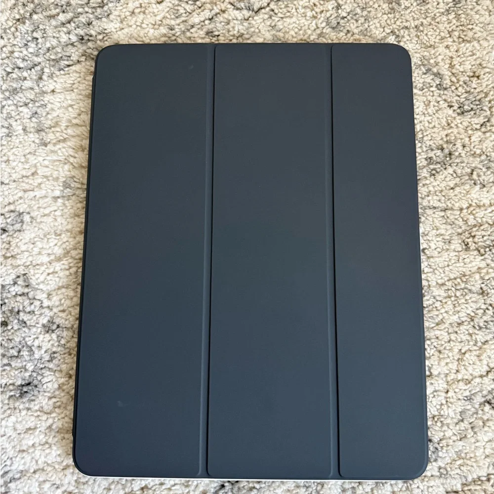 Apple Dark Grey Magnet iPad Cover