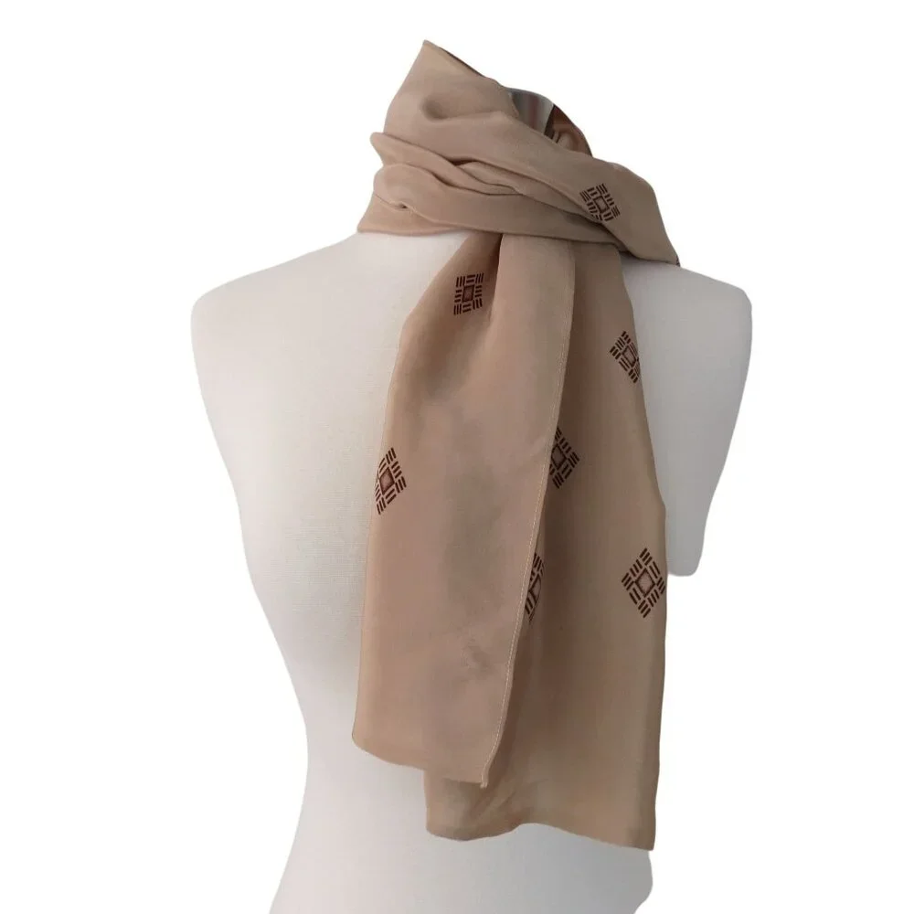 Vintage features brown