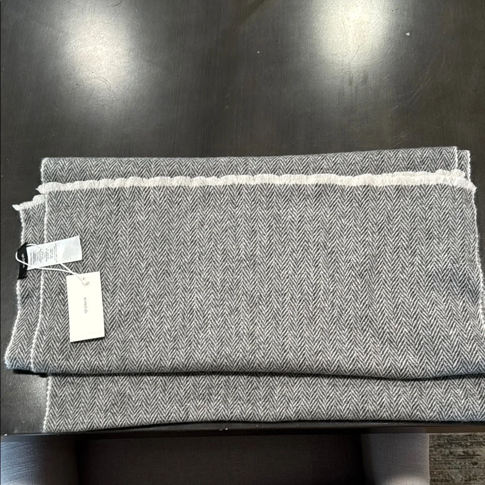 NWT Vince Cashmere Scarf in Gray and White