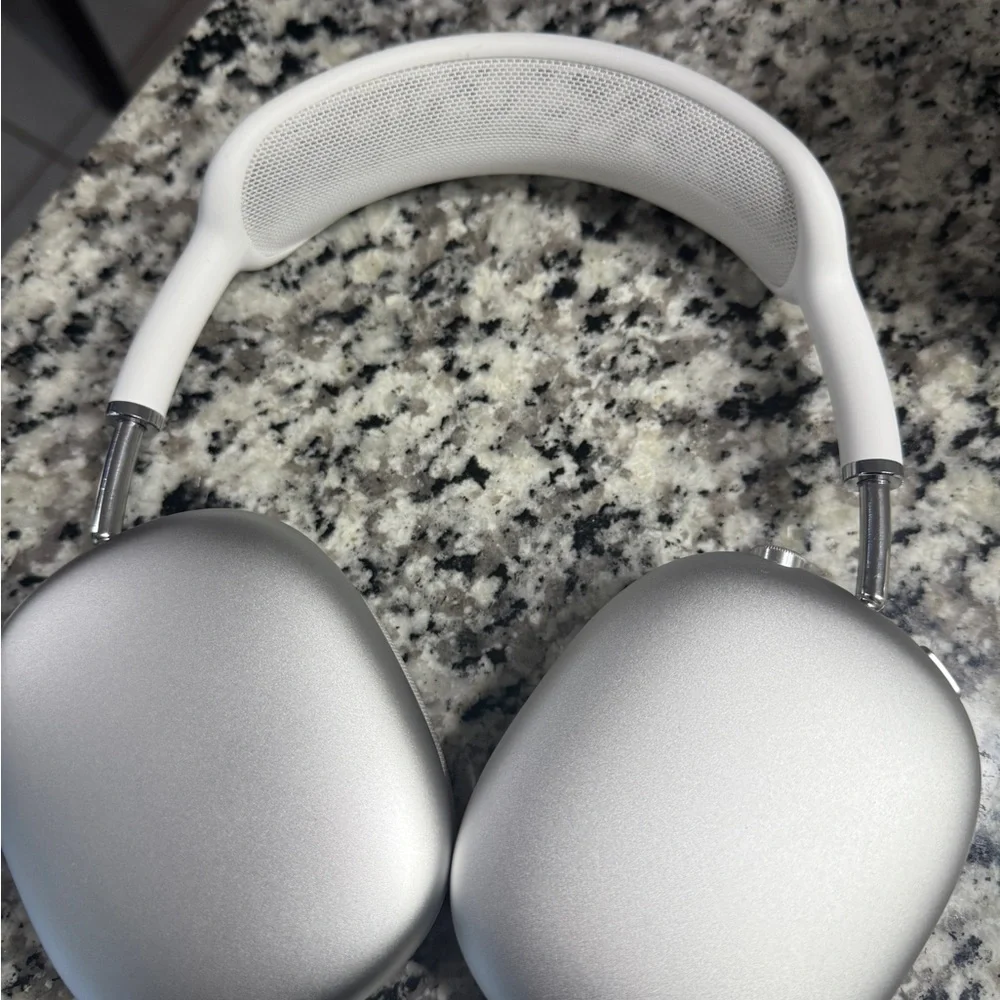 Apple apples airpod