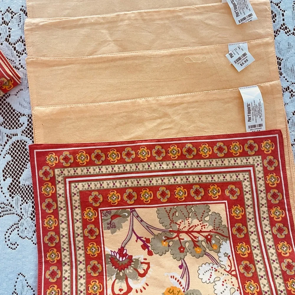 NWT Pier 1 Floral Placemats - Set of 4