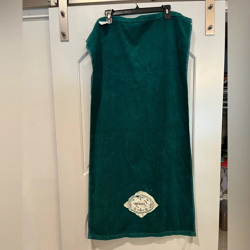 Vintage floral pink embroidered “Greetings” Dark Green holiday bath towel.