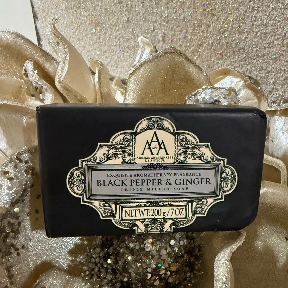 Black Pepper & Ginger Soap . Shea Butter Cleansing Bar