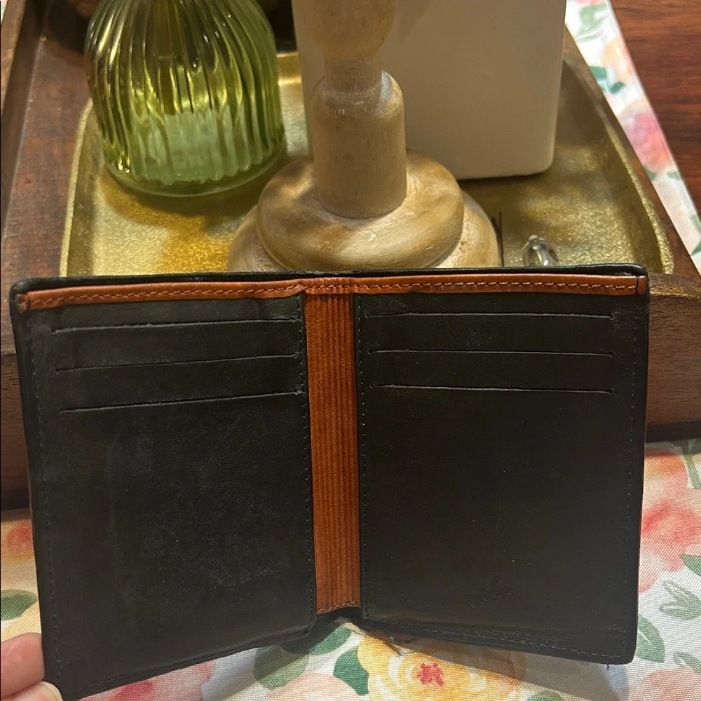 vilez logo wallet subtle