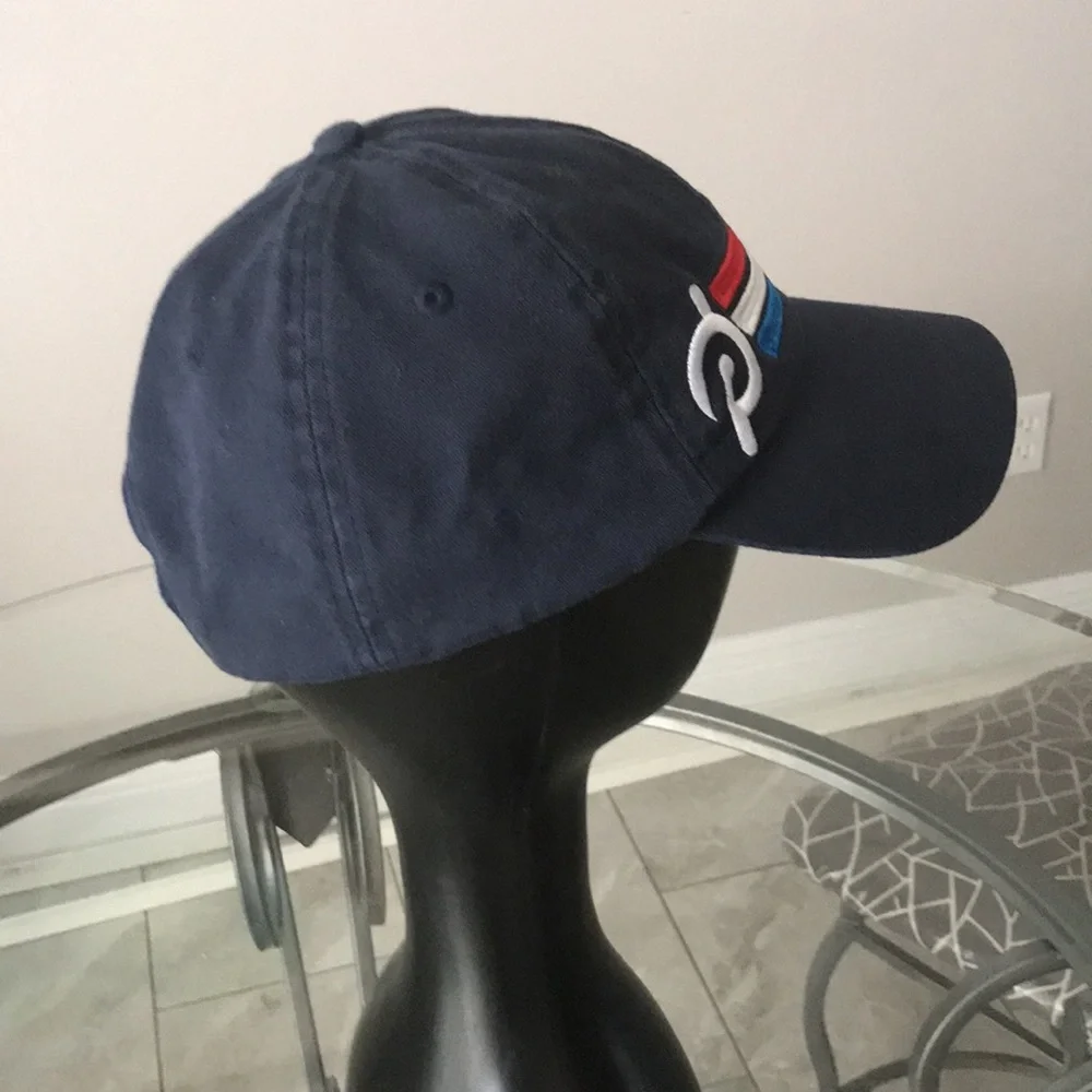 PELOTÓN curved design