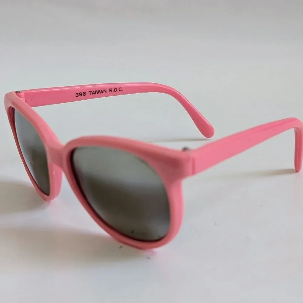 NWT Vintage 90's Kids Nylon C1000 Sport Sunglasses (S. Pink)