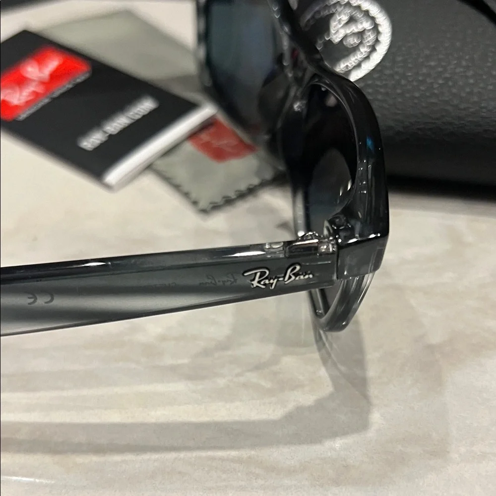 Ray-Ban glossy black