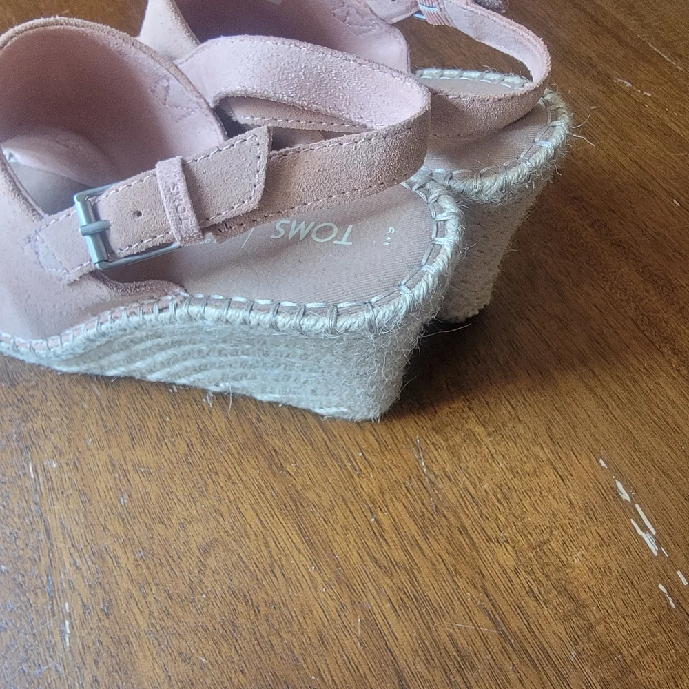Toms step out