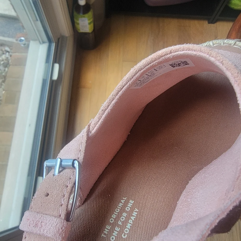 Toms step out