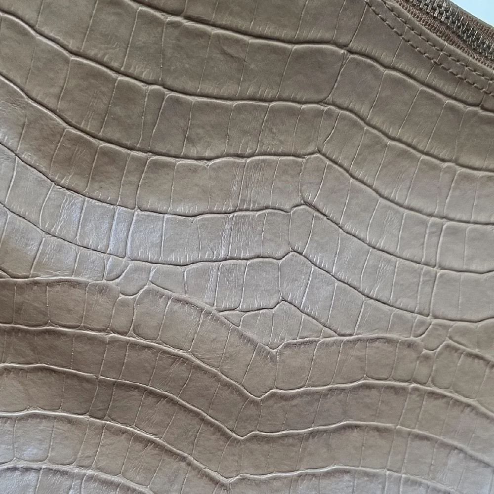 Jones Nee York Brown Crocodile-Embossed Women's Bag