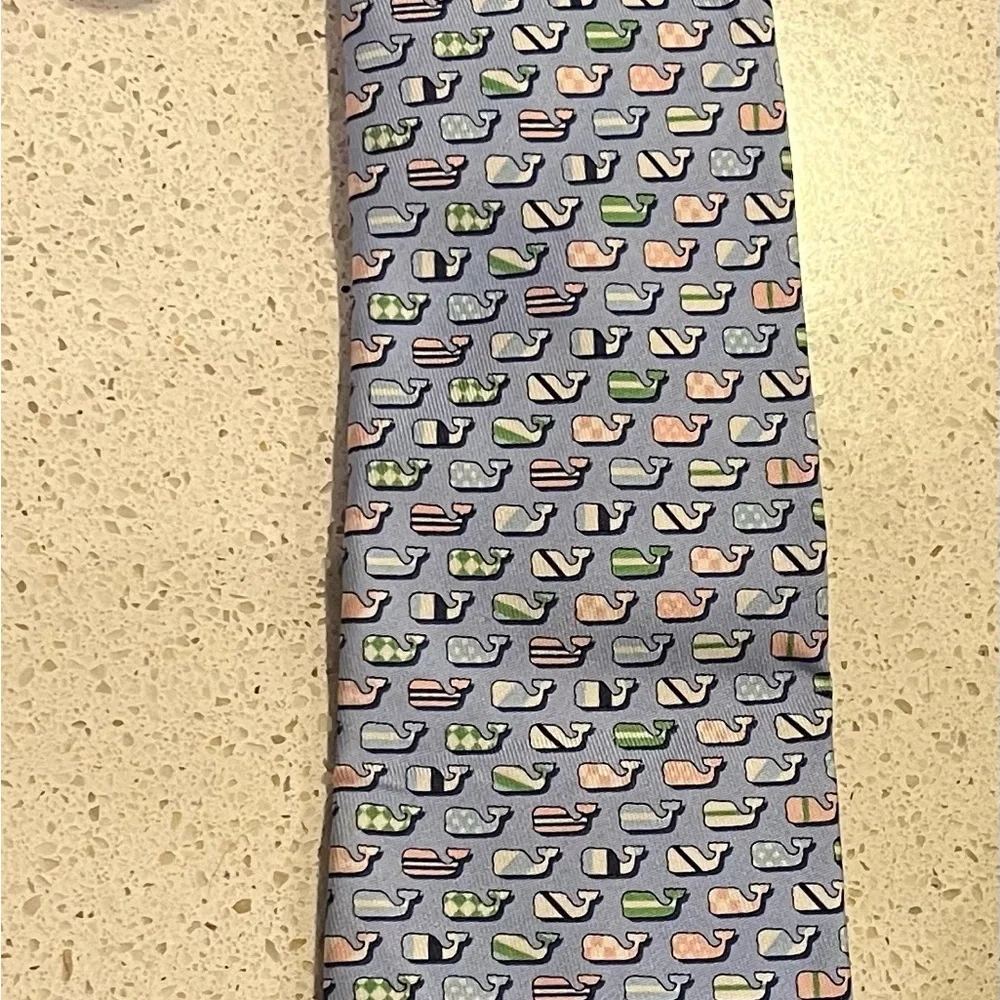 Vineyard Vines questions leave