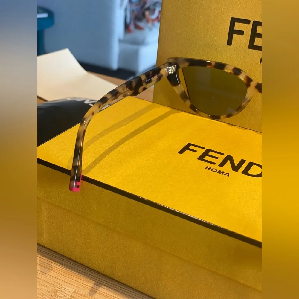 Fendi‎ Cat Eye Sunglasses