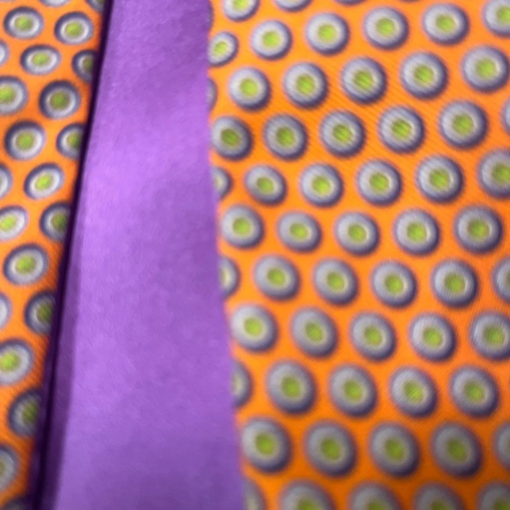 Paul Stuart luxurious silk