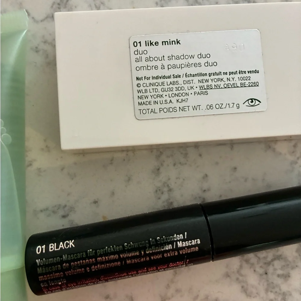 Clinique charming light
