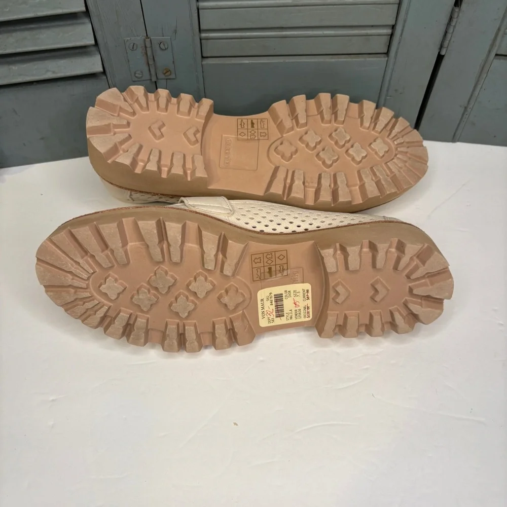 Dolce Vita leather upper