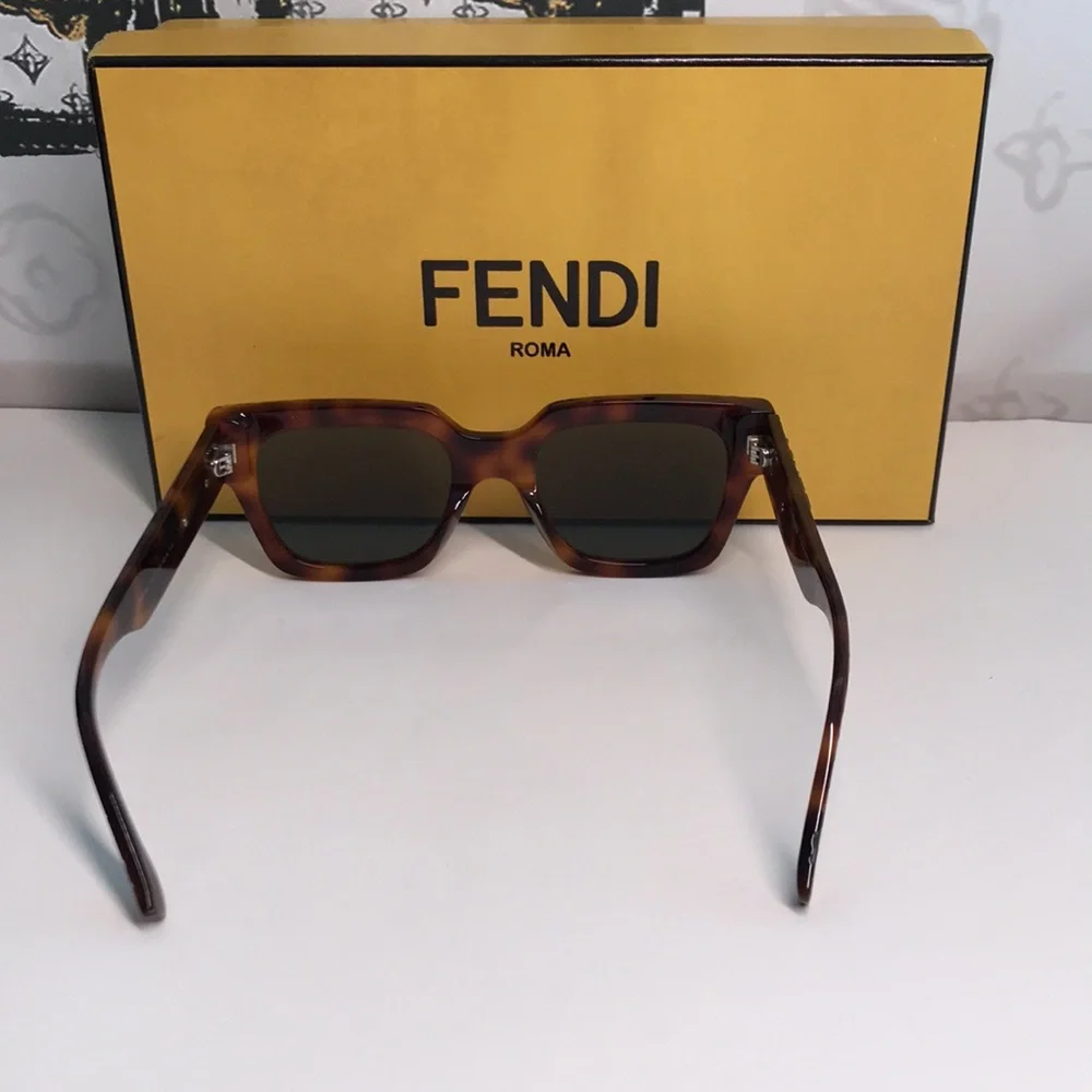 square lens