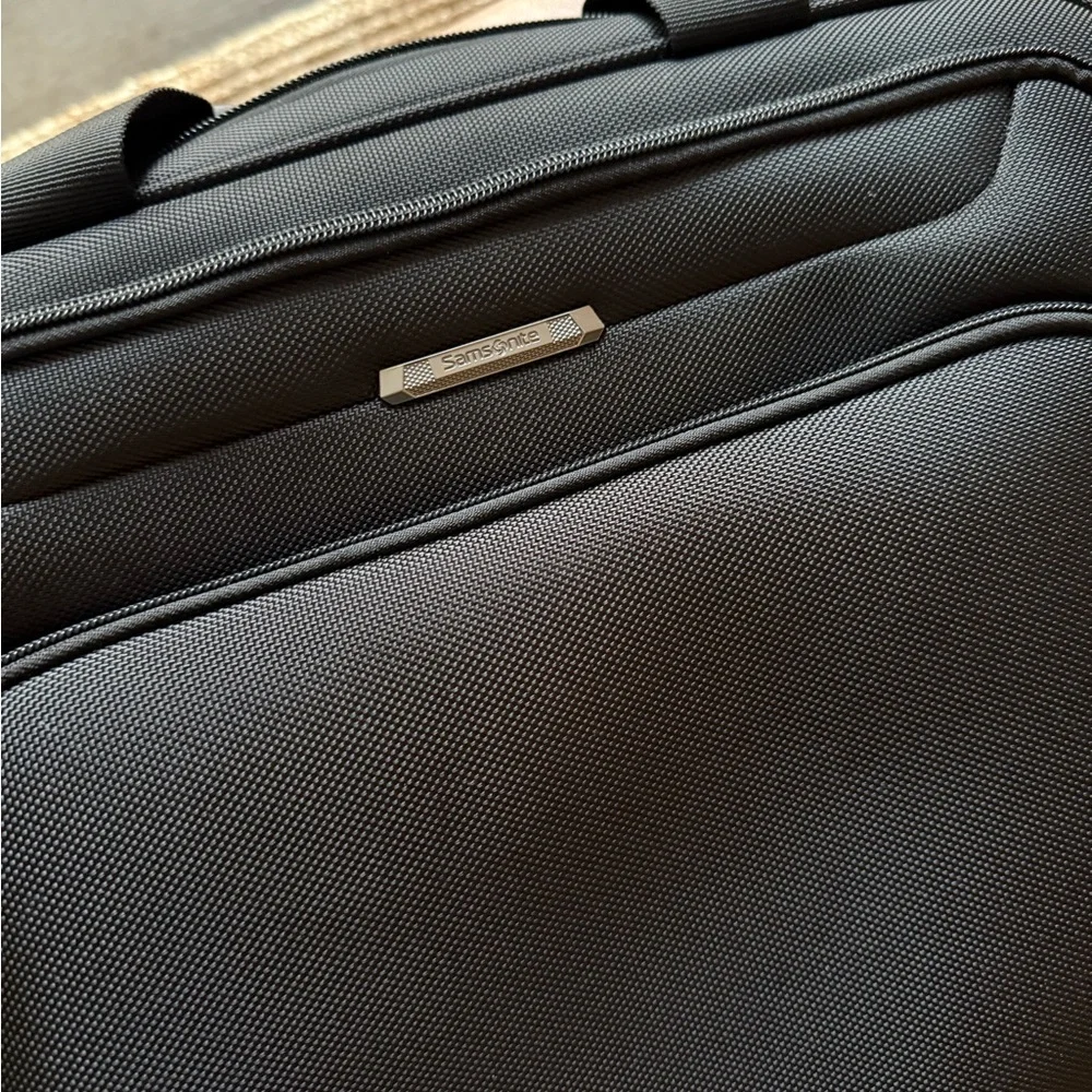 Samsonite luggage features