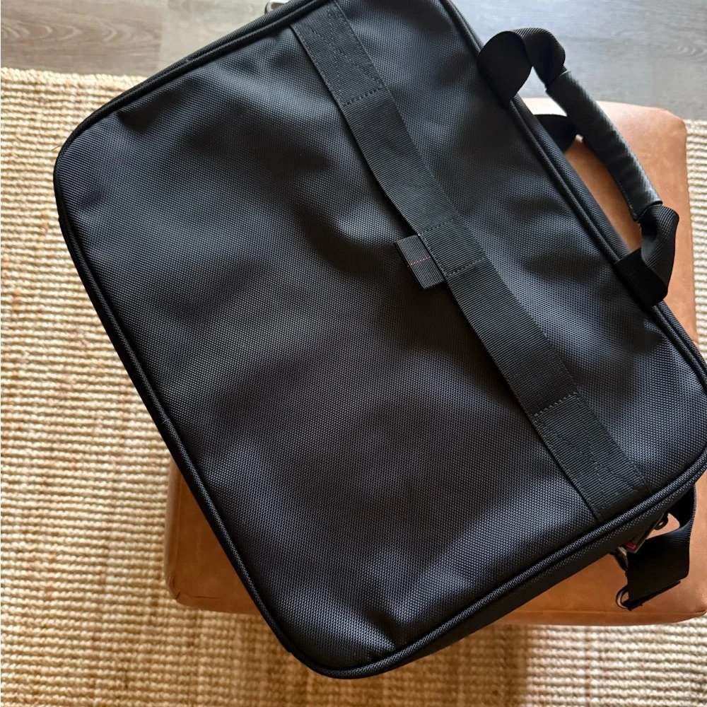 Samsonite luggage features