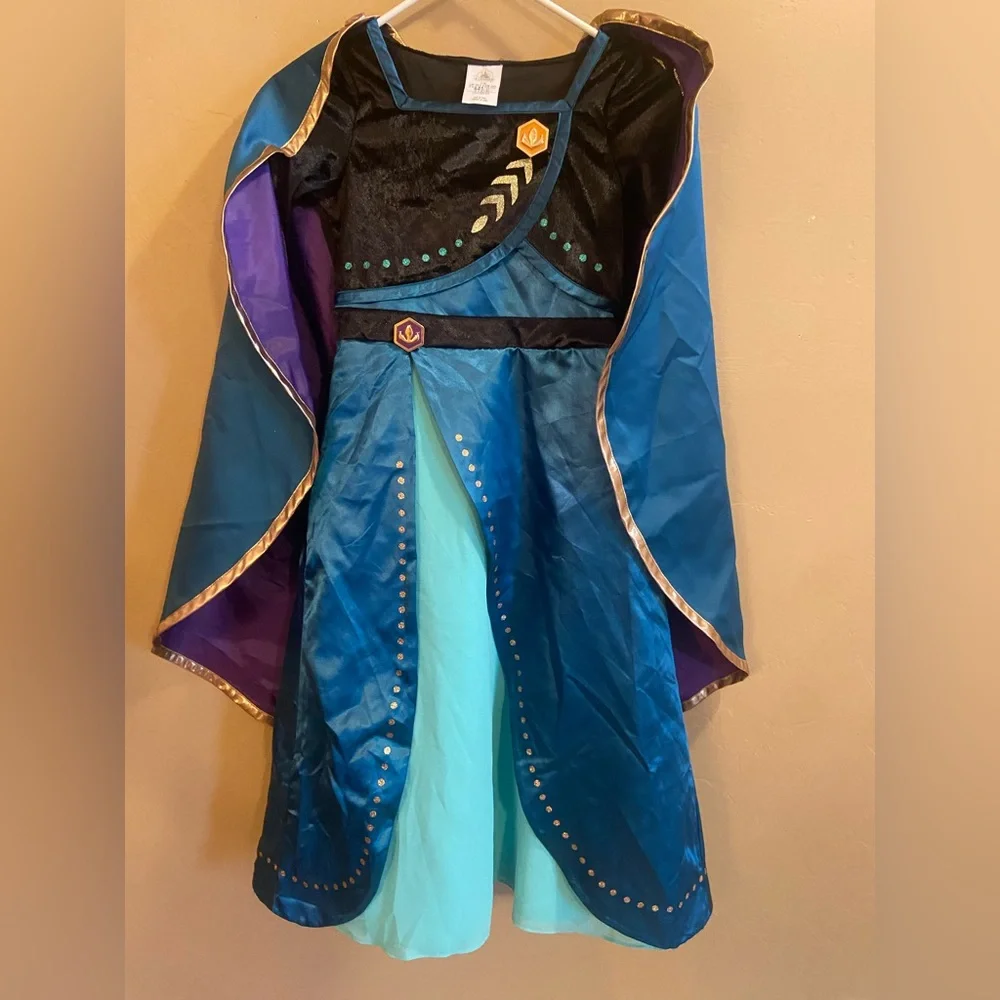 Disney Store Anna Dress Frozen II size 7/8 with cape