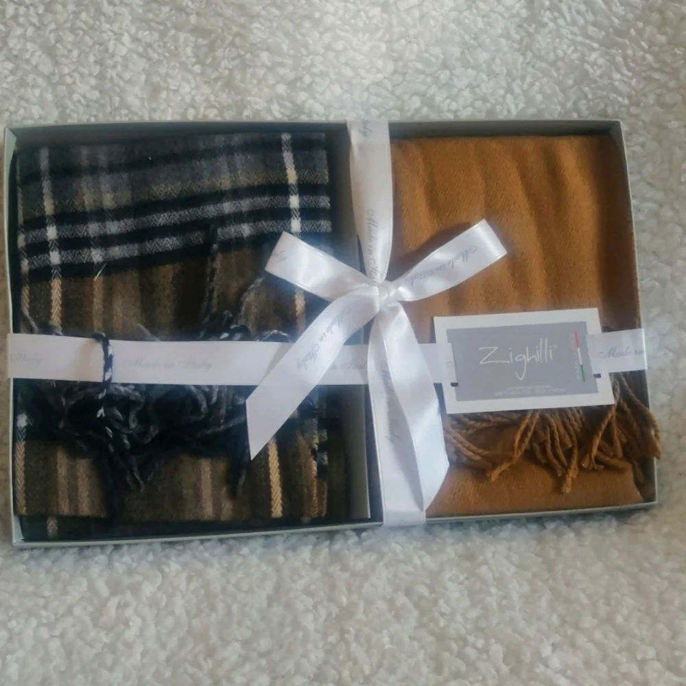 Zighilli Mens Two scarves presented in a gift box.