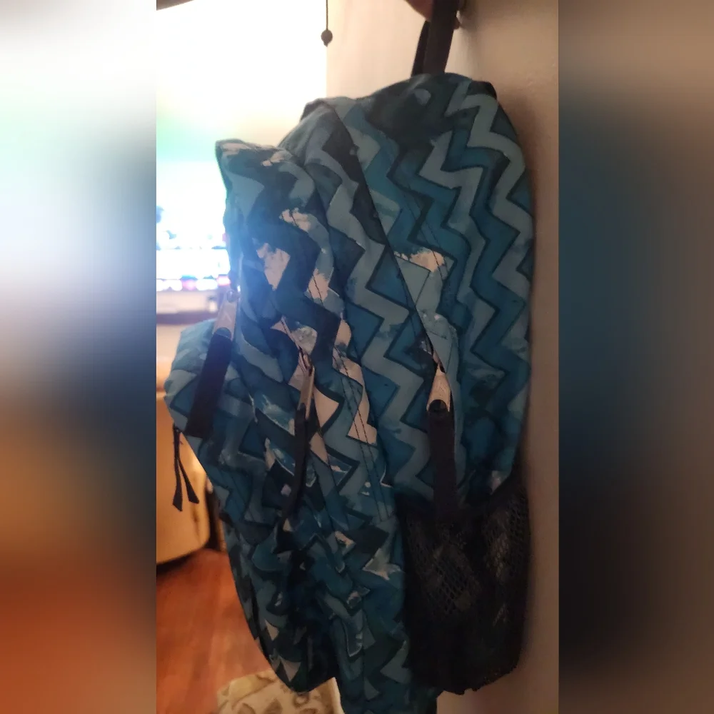 Jansport bold chevron