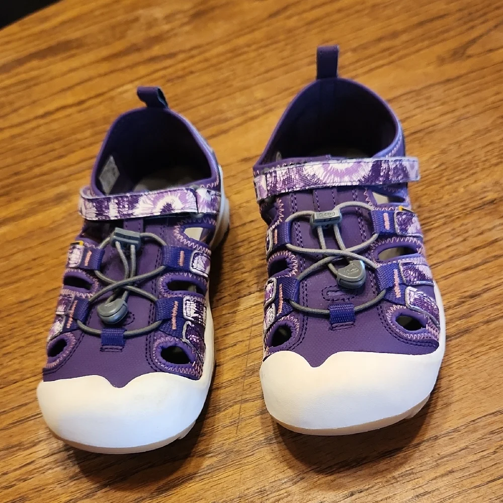 Keen Closed Toe Fisherman Comfort Purple Sandals Size 5