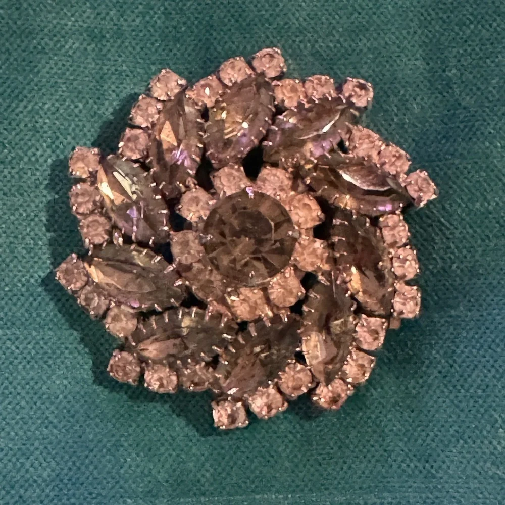 Gorgeous VTG Silver and Gray jeweled Brooch