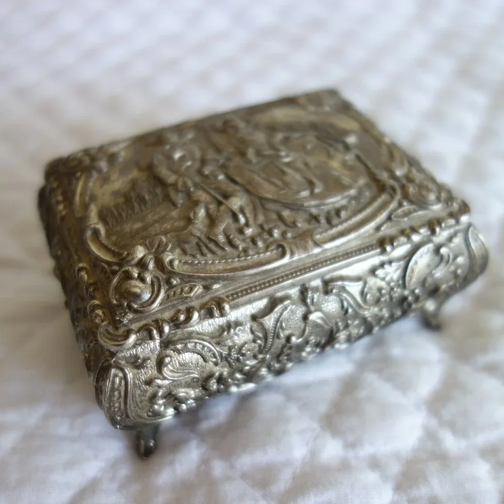 Vtg Silver Plated Man Woman Hunting Trinket Box w/ Red Velvet Lining – Japan