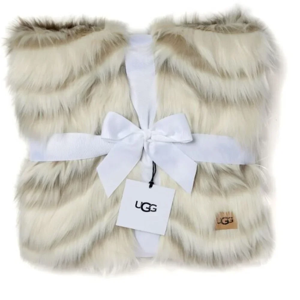 NWT UGG ROSIA FUR OVERSIZED THROW BLANKET‎ TAN GRAY 50 X 70