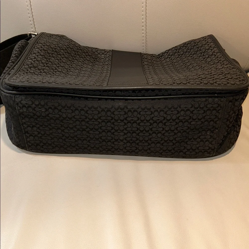 Coach elegant messenger