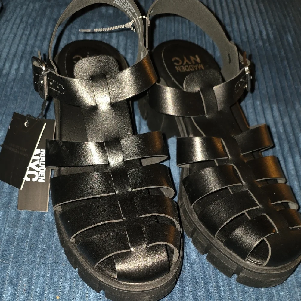 NEW Madden NYC Black Platform Sandals Size 11