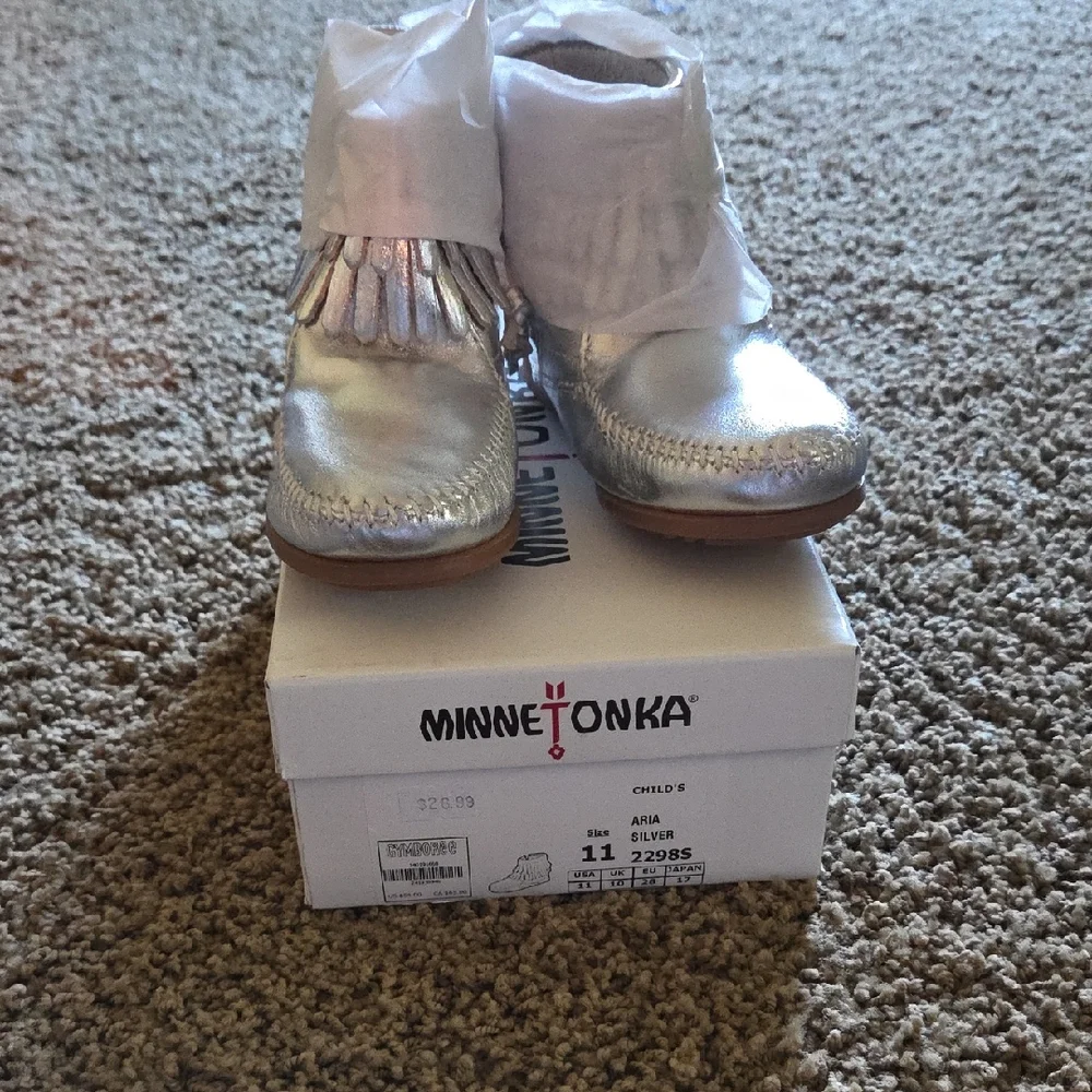 Minnetonka Kids Shimmering Silver Moccasins Size 11 Toddler