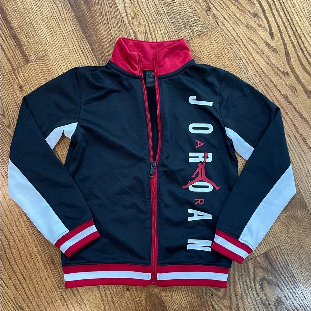 Boy’s Air Jordan Full Zip Up Jacket/Coat. Size 5. Excellent Condition.