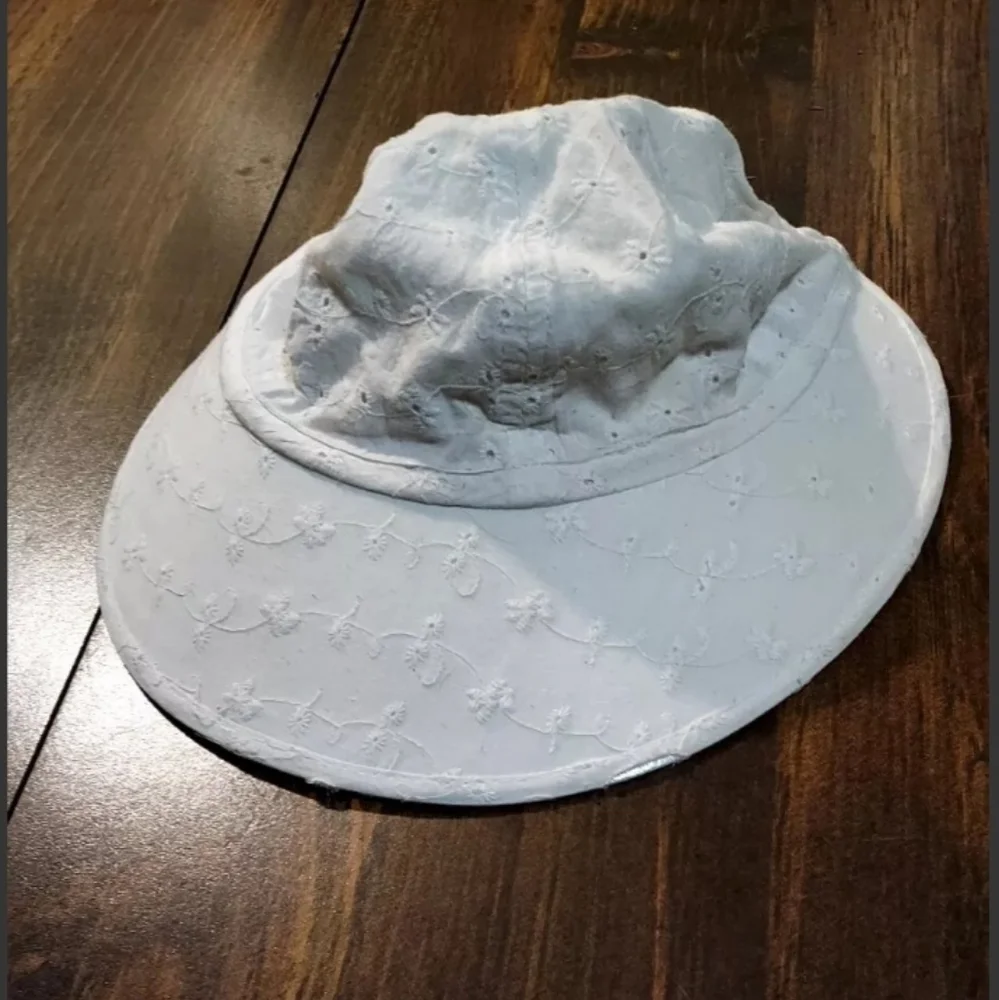 Sun visor Hat White Floral Garden Summer Sun Shade White Woman  (0265)