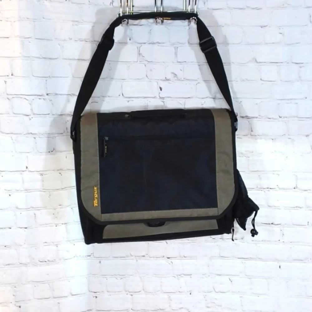 TARGRUS Large Gray & Black LapTop Bag Brand New‎
