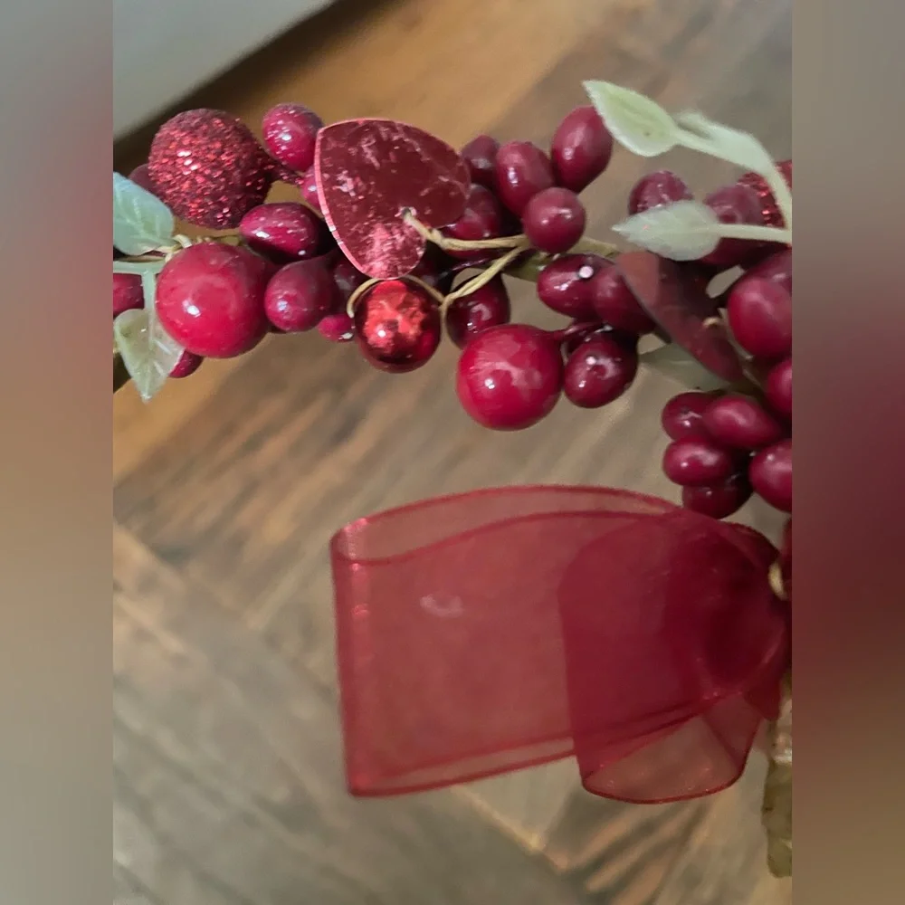 Vintage Festive Red Berry Heart Wreath Decor