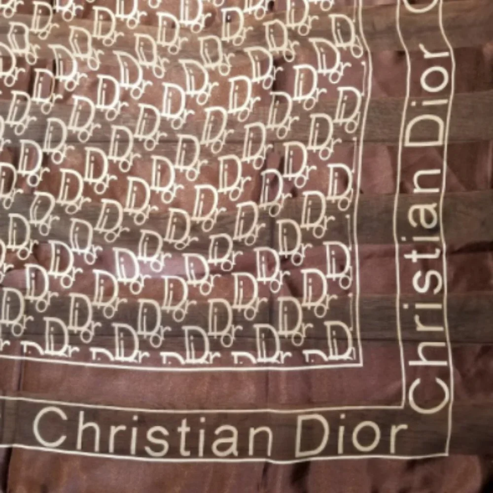 Dior elegant scarf