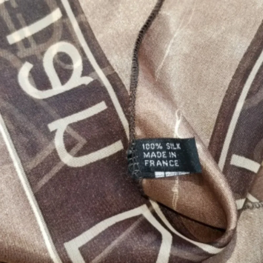 Dior elegant scarf