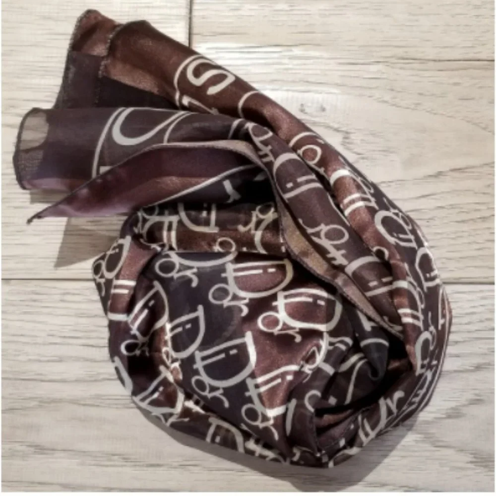 Dior elegant scarf