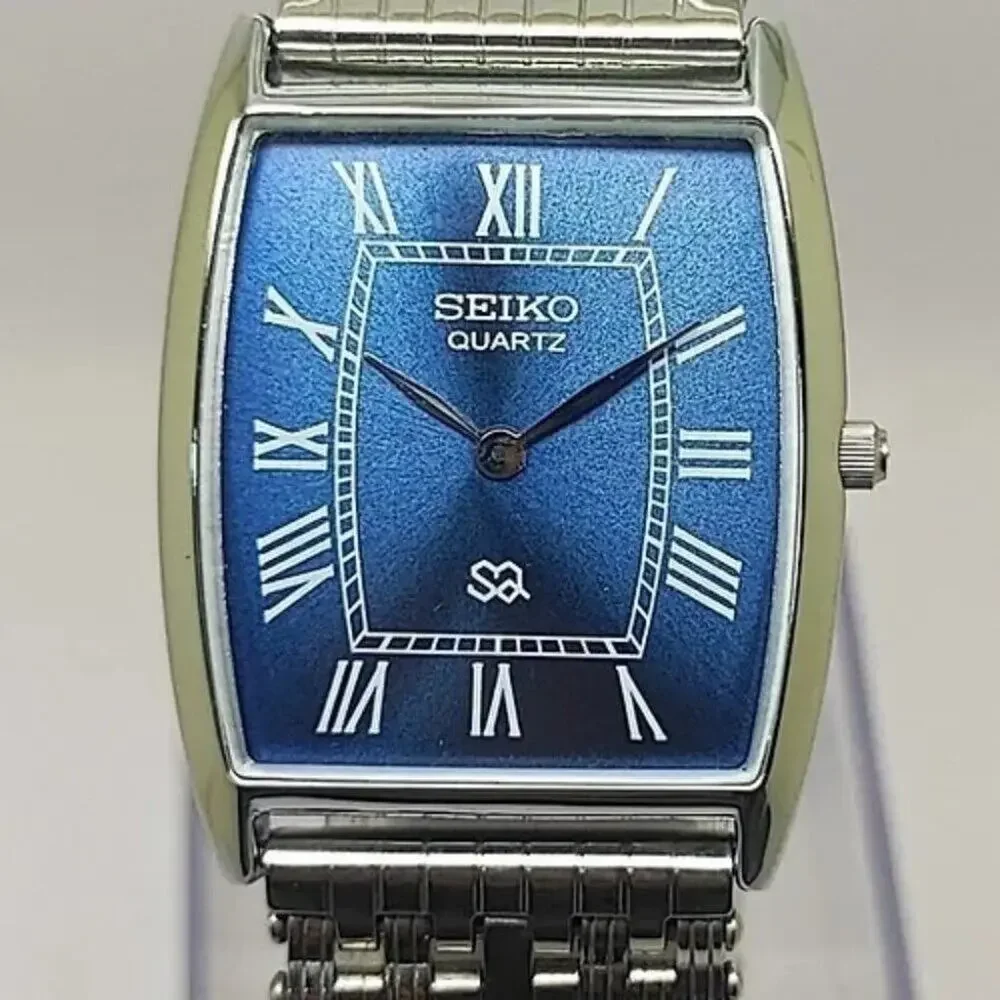 Vintage Style Seiko Quartz Mens Silver Watch & Blue accents W/ Metal Strap