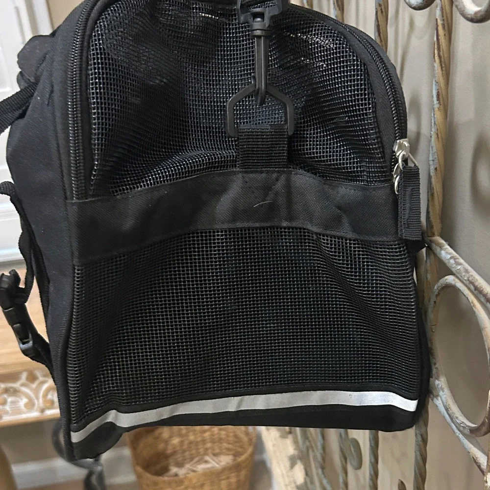 PETTOM pet carrier