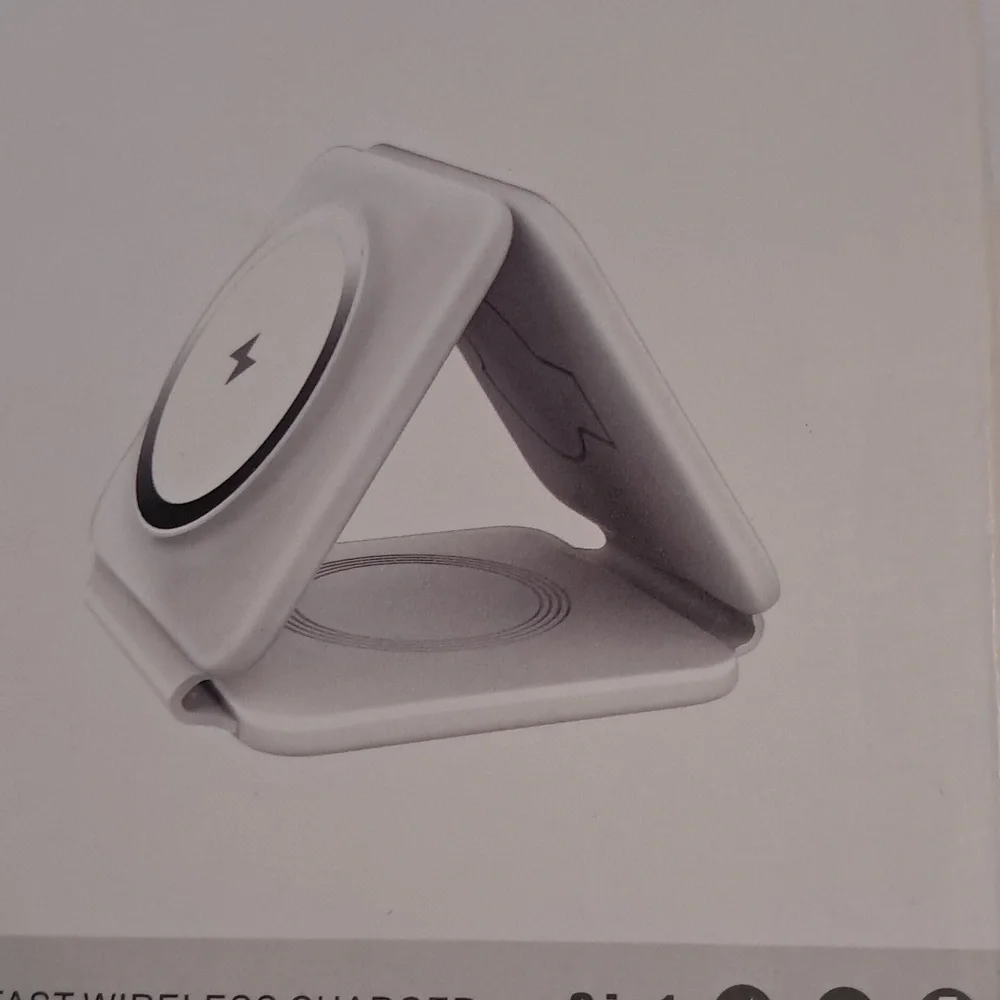NEW Charging Station Apple Multiple Device 3 n 1 Foldable Wireless Charger CW340