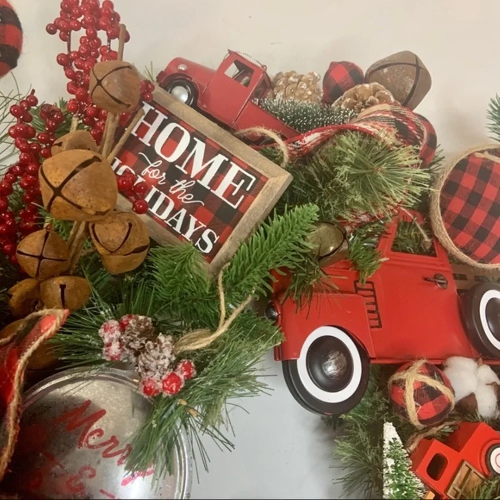 Pen’s Floral Decor design balls poinsettias