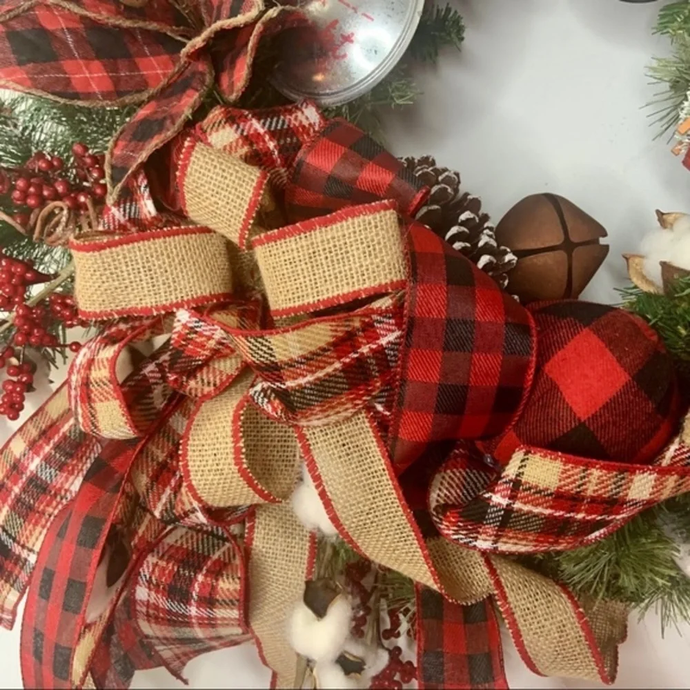 Pen’s Floral Decor had cotton poinsettias