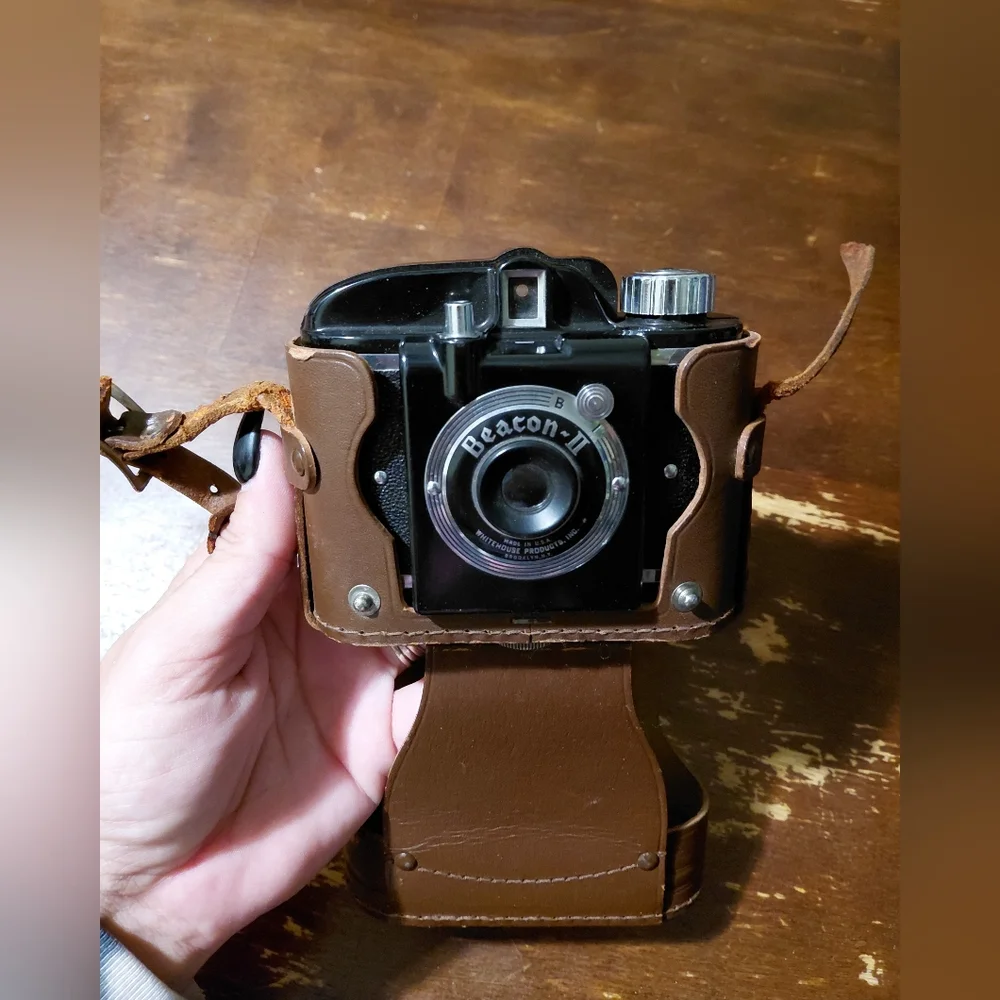 Vintage 1940’s Beacon Camera With Original Leather Case