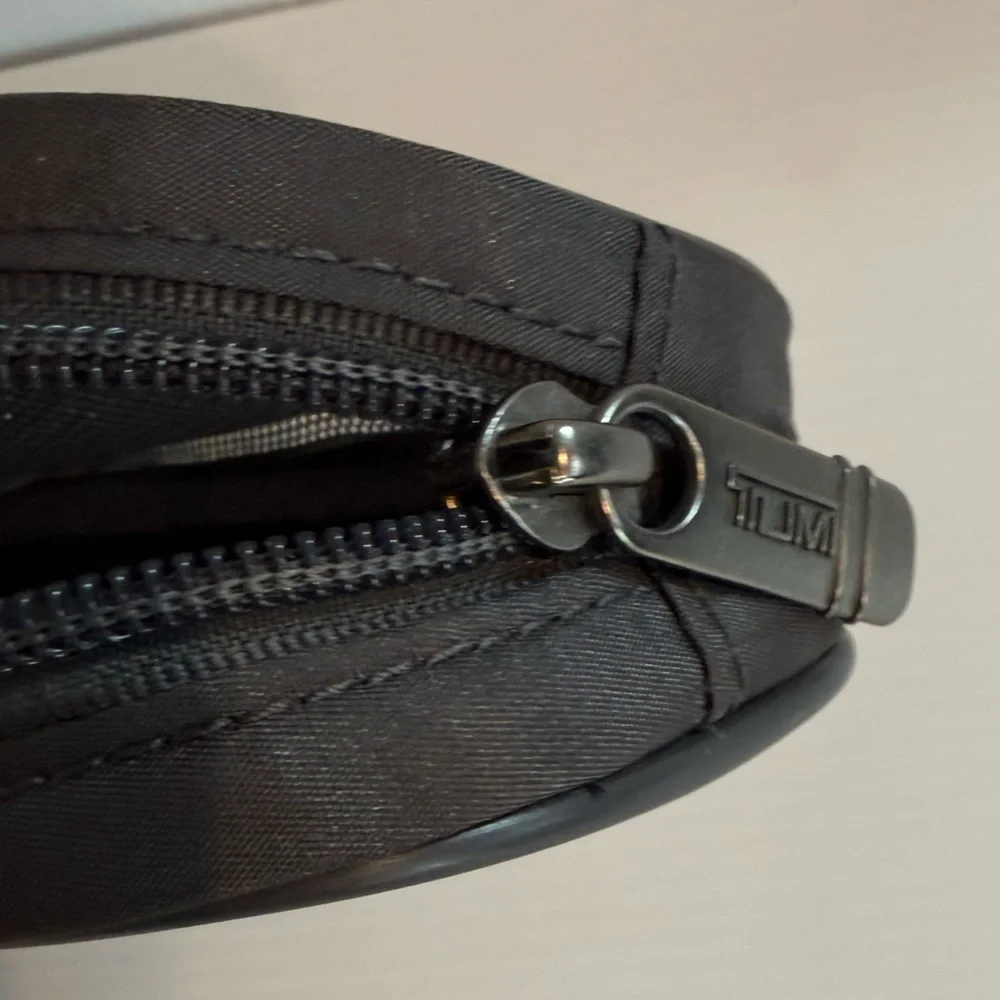 Tumi sleek black