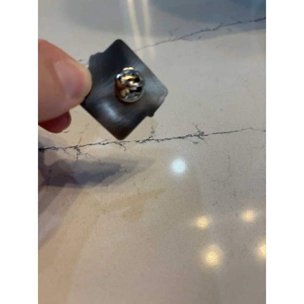 Ford pin