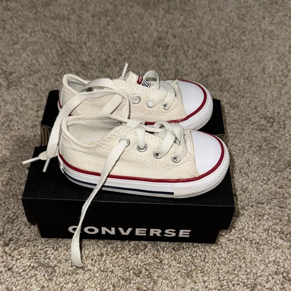 Converse preowned good