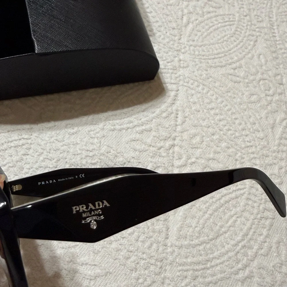Prada chic sunglasses