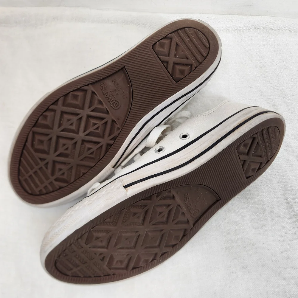 Converse junior size